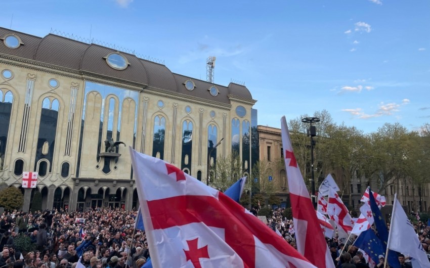 Georgiens Parlament verabschiedet umstrittenes "Gesetz über ausländische Agenten". Heftige Proteste in Tiflis